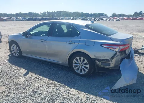 2020 Toyota Camry Le z USA, uszkodzony, nr VIN 4T1C11AK1LU961795